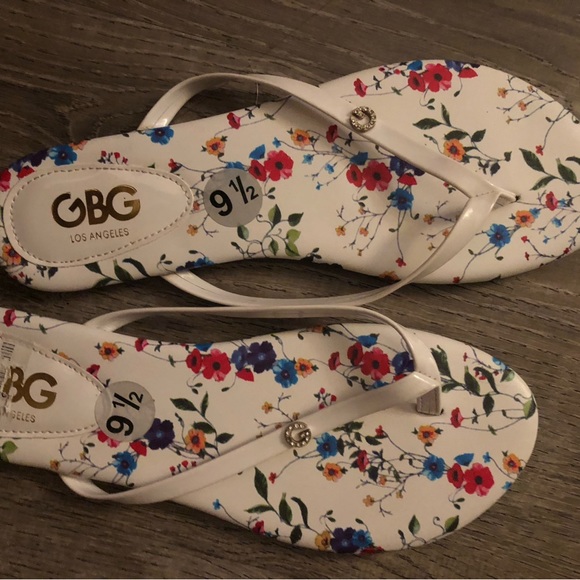 GBG Los Angeles white floral flip flops - Picture 2 of 5